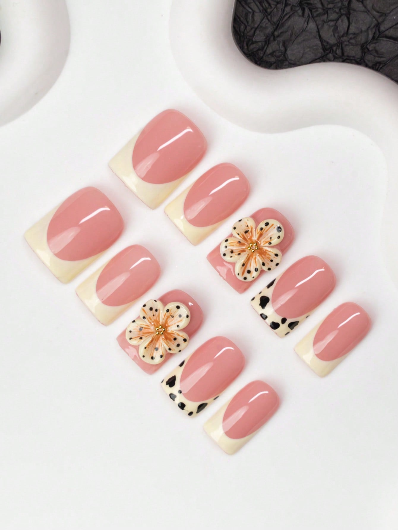 💅🏽 Soft Pink Flower finger Nail Set
