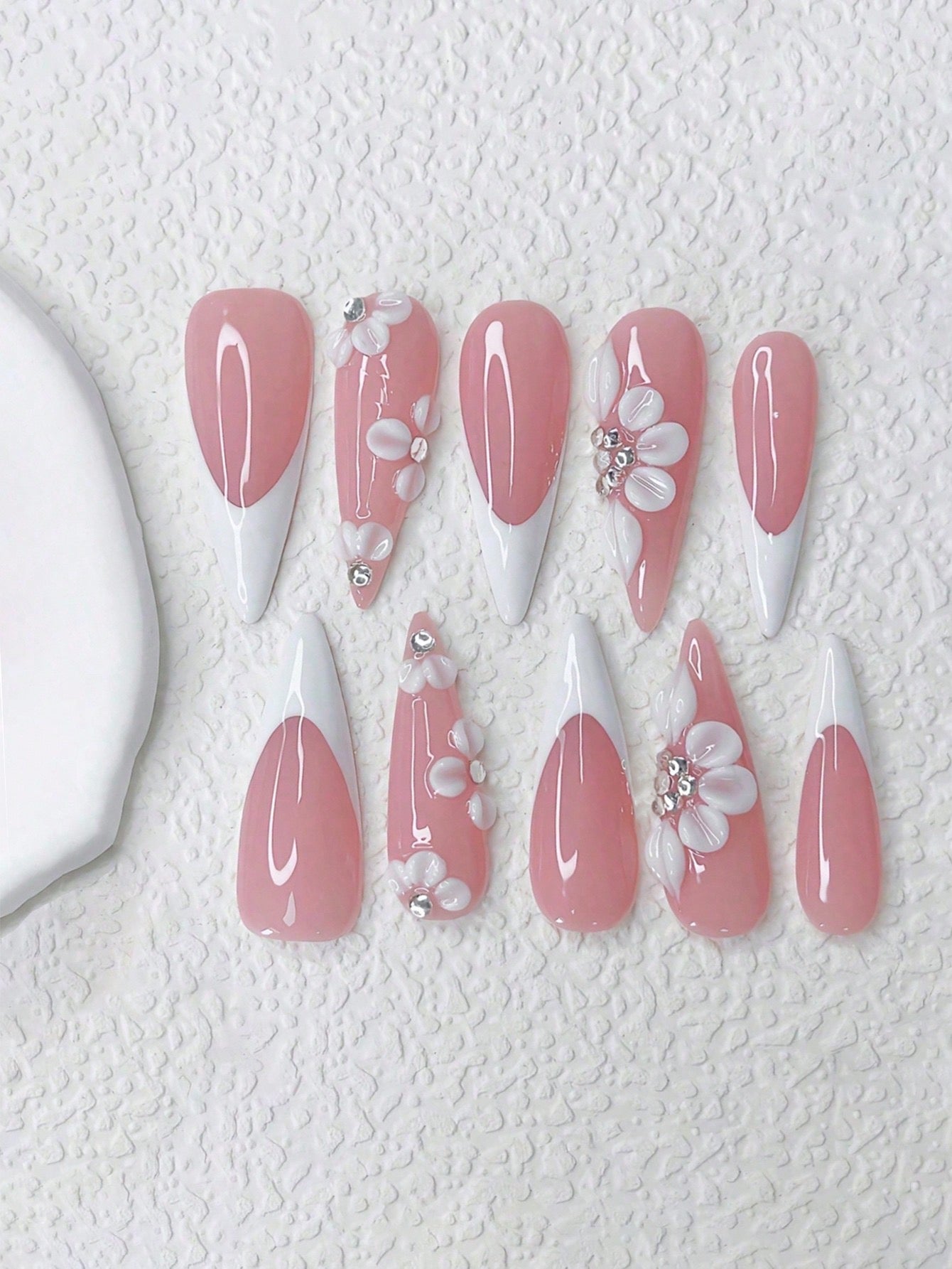 Soft Pink Flower Press-On Nails – Elegant Handmade Set